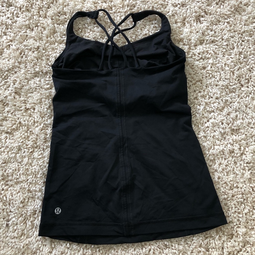 Black Lululemon tank